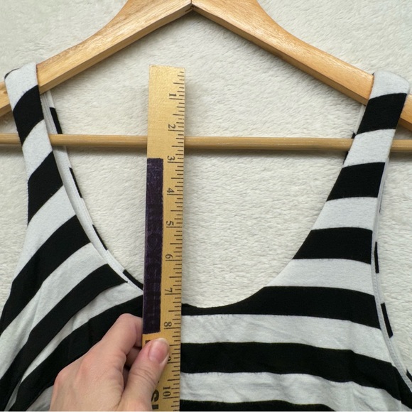Philosophy Black and White Geometric Tank Top Ruched Side Raw Hem Size Medium - Picture 5 of 16